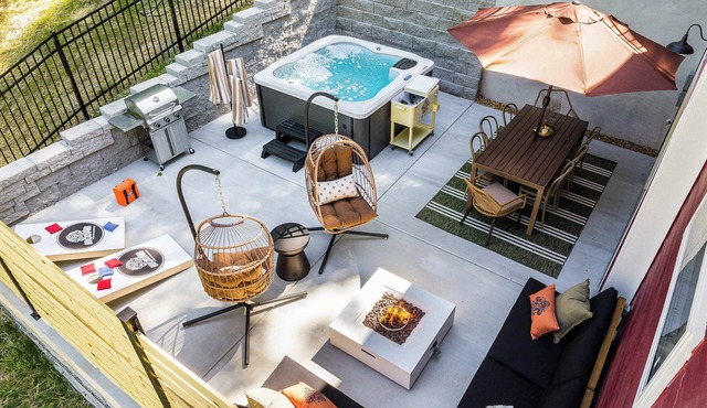 Ikonick Living on Hedgewood | Hot Tub, Theater & M