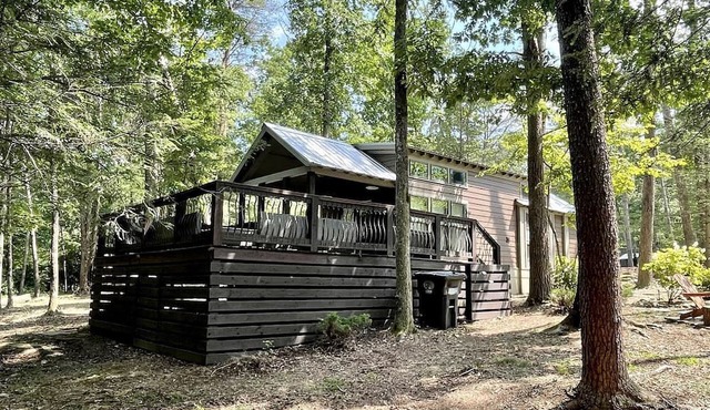 Impressive Cabin with Hot-tub and Close to Great Hiking Trails in Monteagle, Tennessee