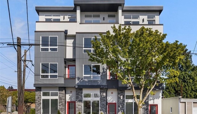 Impressive Modern 3-bedroom townhome with WiFi and AC in lovely Ballard Seattle in Seattle