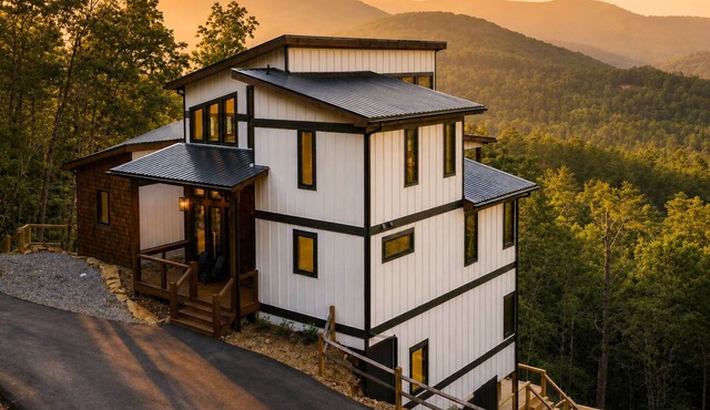 Infinity Ridge: Elevated Pool Escape w/Epic Views Hot-Tub Fire-Pit Games in Epworth