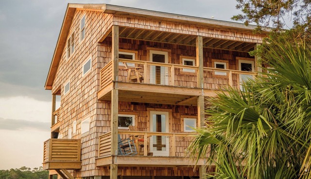 Intracoastal Indulgence: Waterfront, pool, dock and water views!