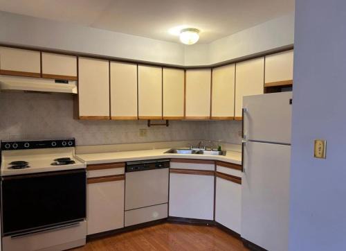J Luxury Suites Cute & Cozy 1Br Bi Level Loft Style Apt