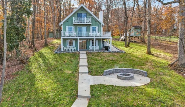 “Junie’s Place” Waterfront Cottage