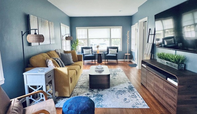 Just Renovated-Just for You! 2Bed 2Bath - 2.3 m from Notre Dame- Game Day Ready