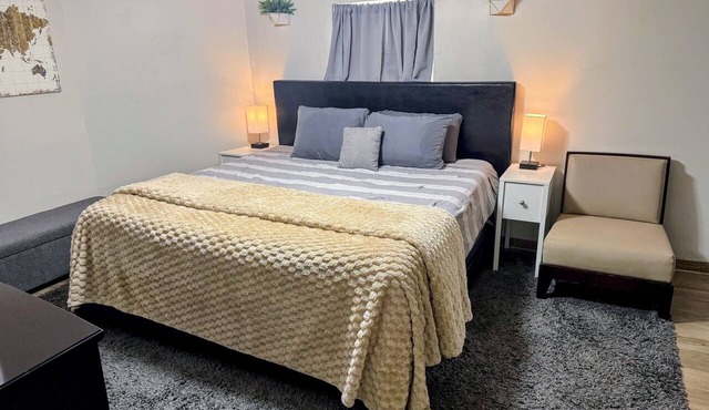 King Bed & In-Unit Laundry!