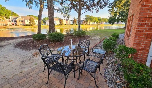 King Suite - Golf - Free Beach Pass - Pond View - Coffee bar - Child friendly