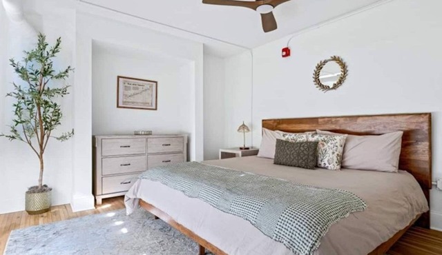 King Suite Near Biltmore