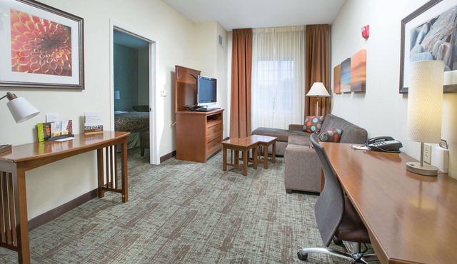 King Suite Near Bush Field Airport | Free Daily Breakfast + Fitness Center