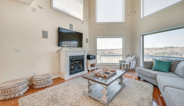 Lake Cumberland Home w/Hot Tub & Game Room