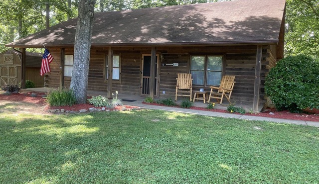 Lake Cumberland Log Cabin minutes from Lee's Ford Marina and Pulaski County ParK