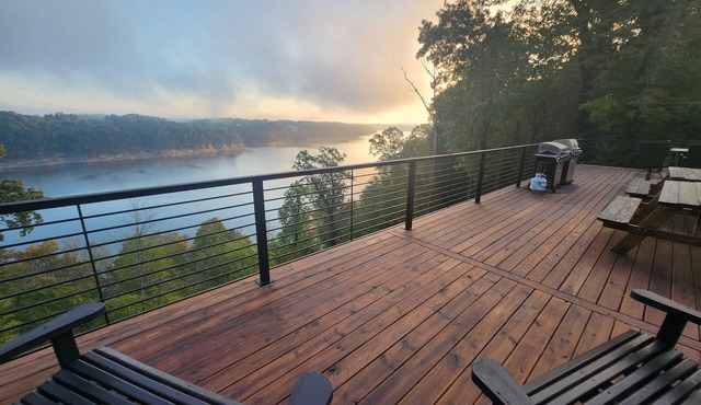 Lake Cumberland Luxury #2! Amazing Lake views, hot tub, fire pit!