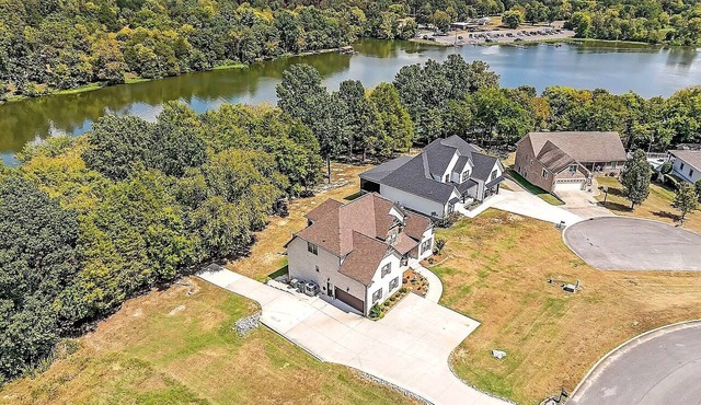 Lake Days & Nashville Nights — Private Dock, Game Room & Fire Pit - Room for 12