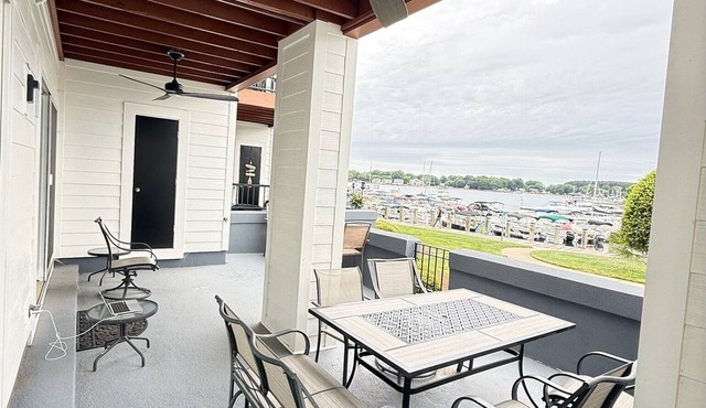 Lake front 2Bedroom & 2bath condo Ground floor