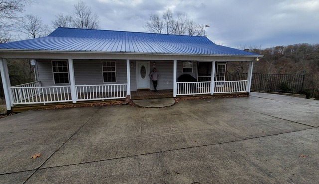 Lake House on Cumberland! Pull through driveway! 5 miles from a public ramp!