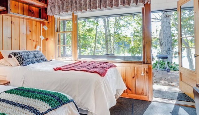 Lakefront Couples Cabin - South Turtle Lake - Dock, Rowboats & Musky Fishing in Winchester