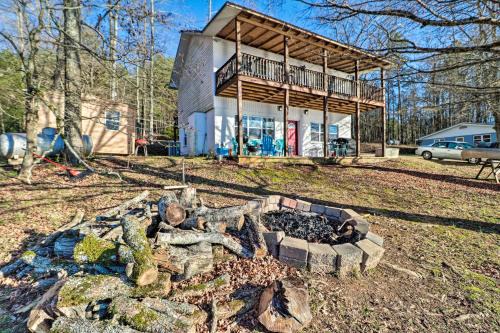 Lakefront Delta Cottage w/Views, Canoe & Dock!
