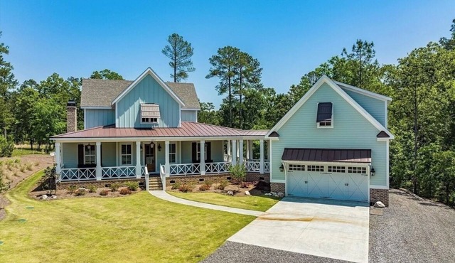 Lakefront home sleeps 16 only 35 miles to Masters