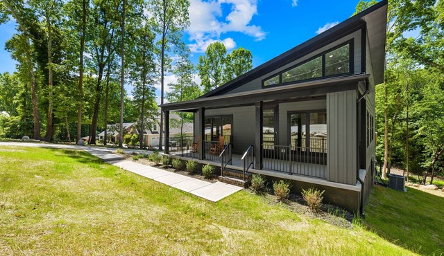 Lakefront Home w/Guest Suite + Kayaks & Firepit