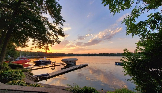 Lakefront Private Family Beach Retreat!