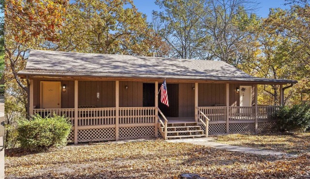 Lakefront Sleeps 28 4 Units Pool, Game Room Perfect for Large Groups