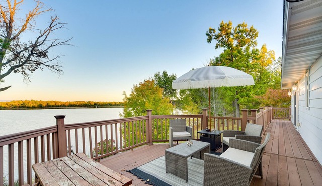 Lakefront Webster Home: Private Boat Dock & Beach! in Webster