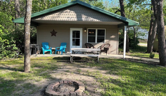 Lakeside Cabin 2 - Perfect Retreat at Enriched Cabins & Resort on Lake Delhi in Manchester