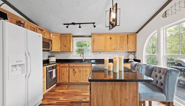 Lakeside Cabin Minutes From Downtown Nashville
