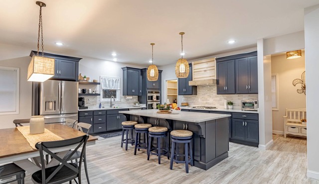 Lakeside lodge with 6 bedrooms near Rough River Lake