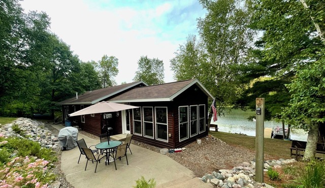 Lakeside Solitude - New Listing- Enjoy a beautiful cabin on quiet Lake in Park Rapids