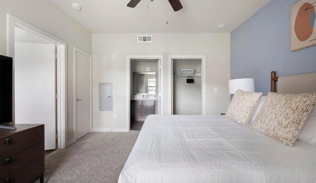 Landing Apartments - The Edge