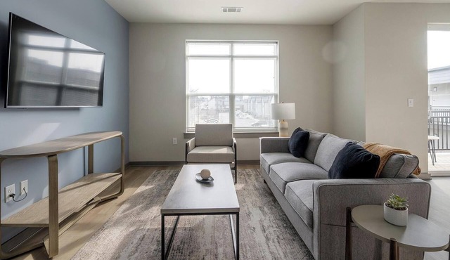 Landing | Beautiful 1BD, Gym, Pool