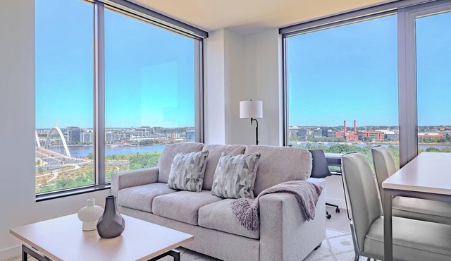 Landing | Beautiful 2BD, Courtyard, Pool