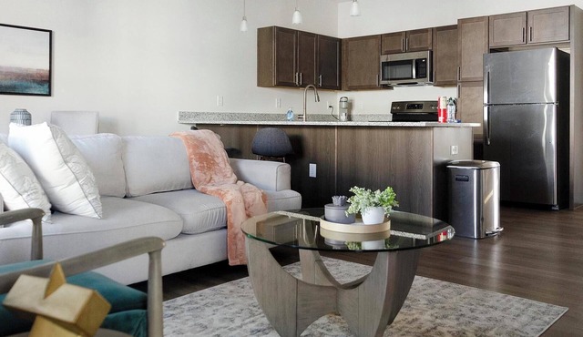 Landing | Beautiful 2BD, Pool, Clubhouse