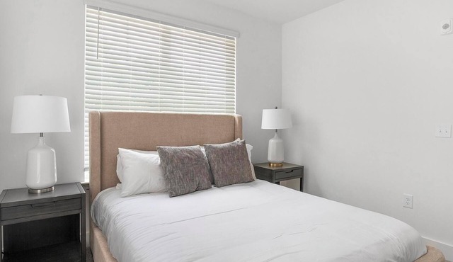 Landing | Chic 1BD, Gym, Pool