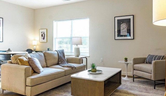 Landing | Chic 2BD, Gym, Pool