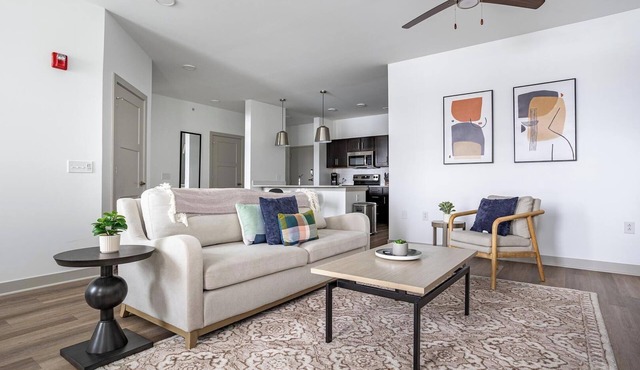 Landing | Chic 2BD, Gym, Rooftop Lounge