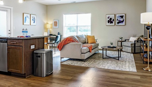Landing | Chic 2BD, Pool, Clubhouse