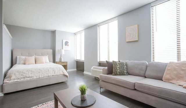Landing | Chic Studio, Pool, Gym in Fort Wayne