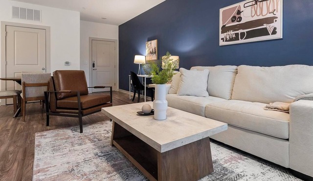 Landing | Modern 2BD, Pool, Gym
