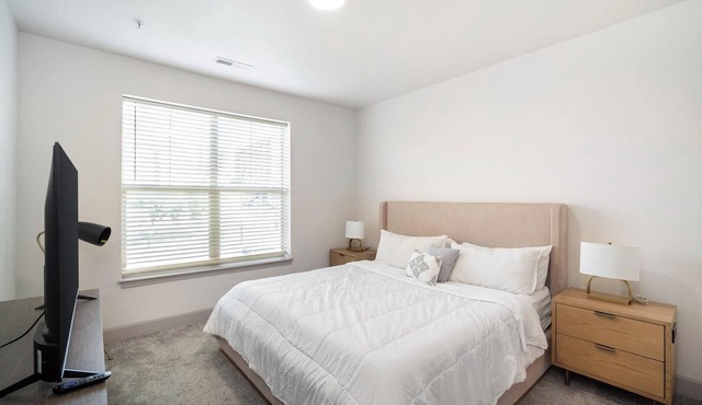 Landing | Modern 1BD, Pool, Gym