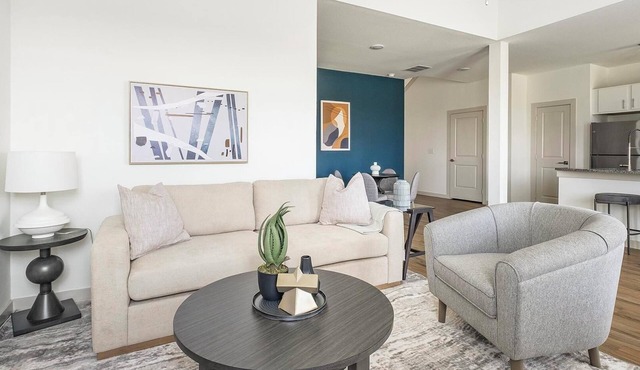 Landing | Modern 3BD, Pool, Gym in Waller