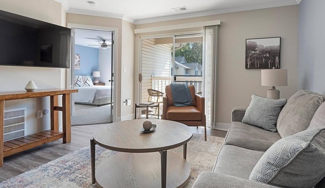 Landing | Spectacular 2BD, Pool, Clubhouse