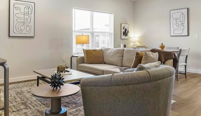 Landing | Stunning 2BD, Gym, Pool