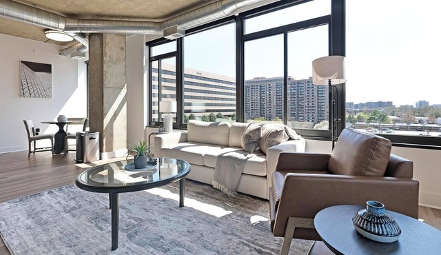 Landing | Stunning 2BD, Game Room, Gym