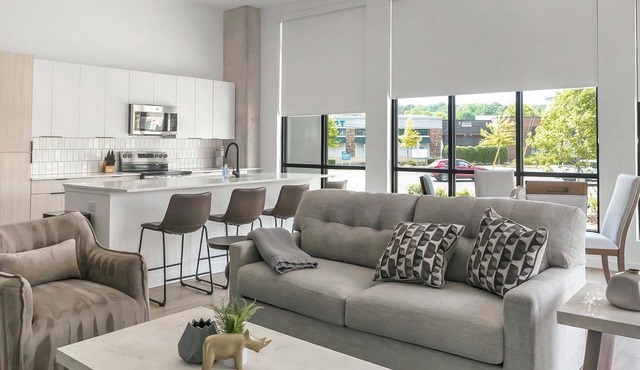 Landing | Stunning 3BD, Game Room, Courtyard