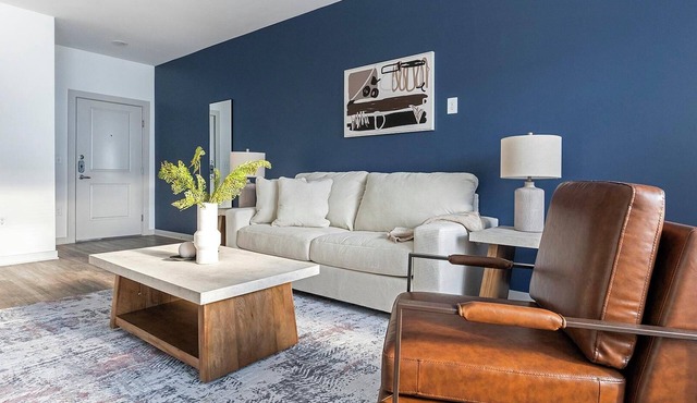 Landing | Stylish 1BD, Gym, Pool