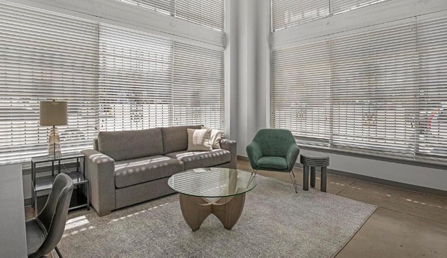 Landing Stylish 1BD Gym