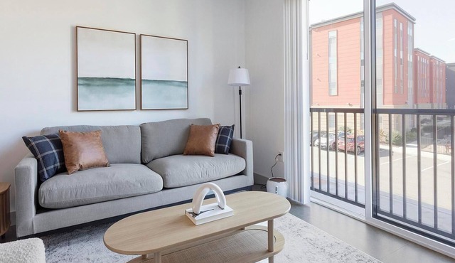 Landing | Stylish 1BD, Gym, Pool