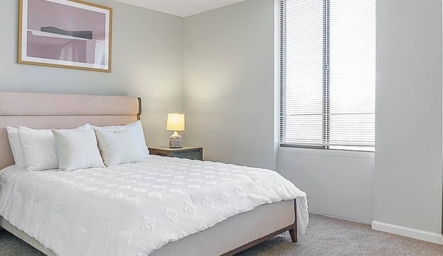 Landing | Stylish 1BD, Gym, Pool