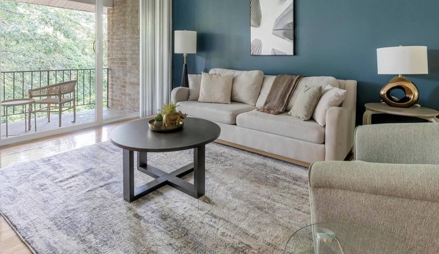 Landing | Stylish 2BD, Pool, Gym